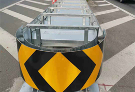 G98海南环岛高速三亚绕城段互通立交分流鼻处增设防撞垫项目